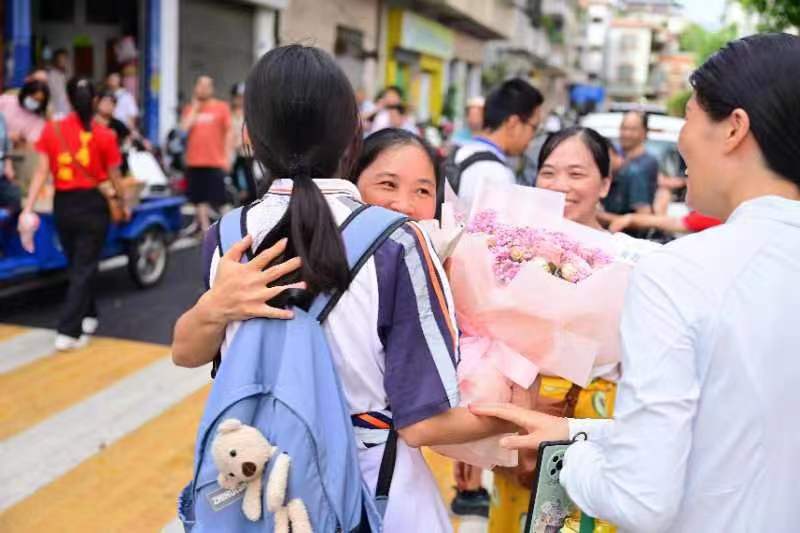 石龙第三中学.jpg